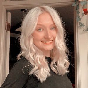 Meet your Posher, Chloe